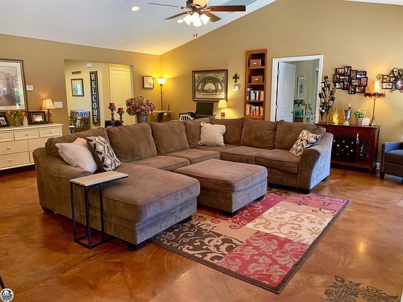 3rd image of 10854 Countryside Ct