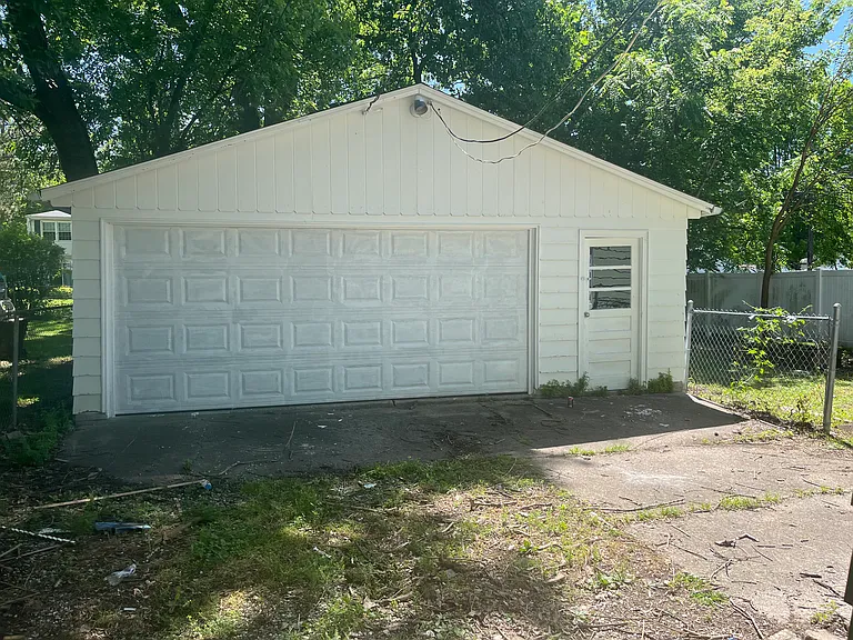 4918 N Ogden Ave — Photo 6