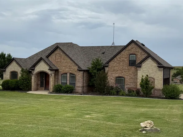 124 Heritage Pkwy W, Decatur, TX 76234