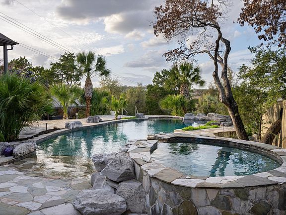 3rd image of 600 River Hills Rd