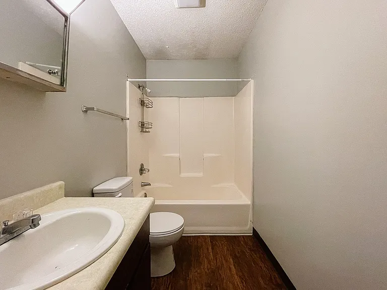 1410 W White River Blvd #10 — Photo 11