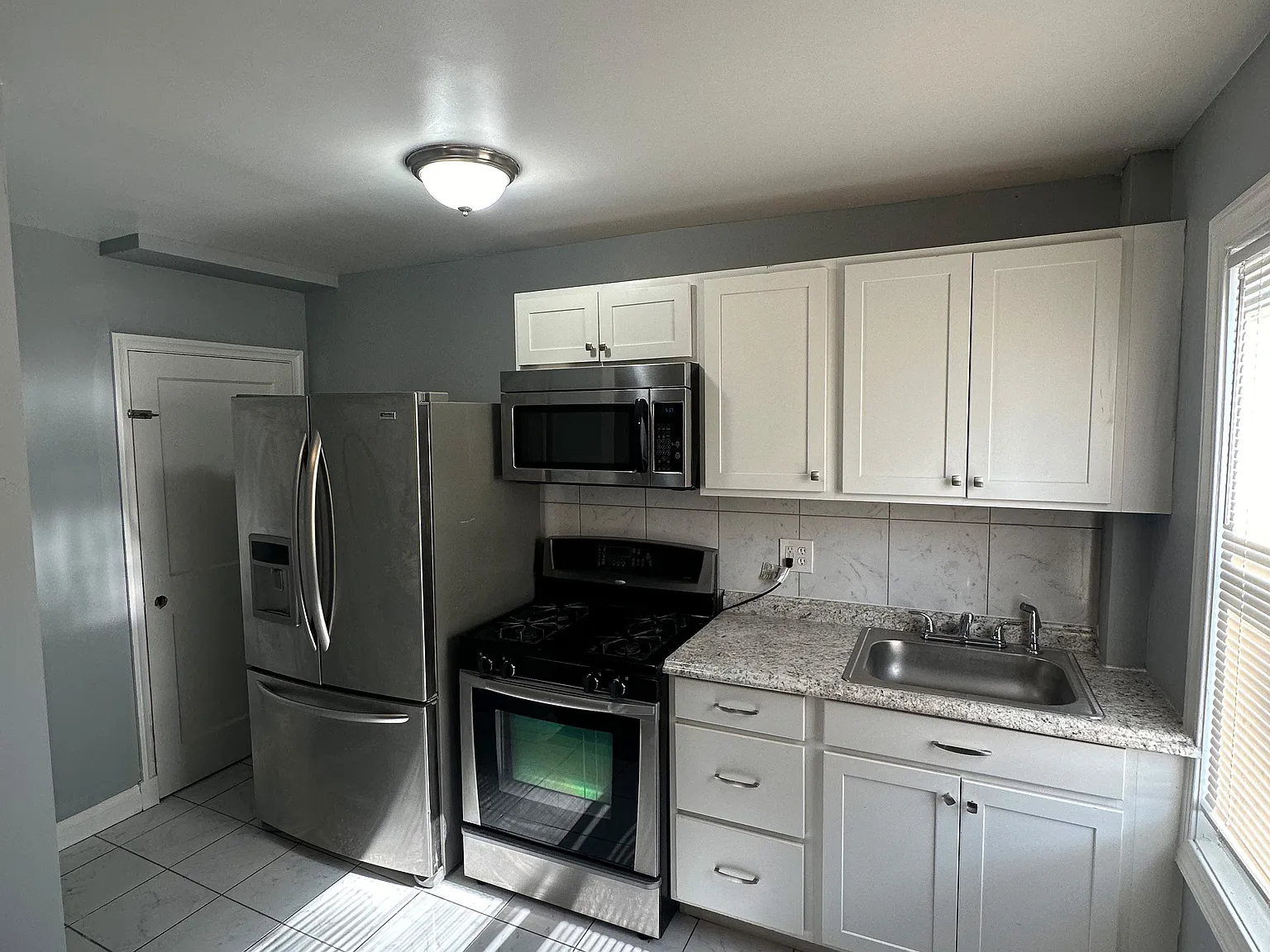 2 bed, 1.0 bath, $1,700 — Photo 3