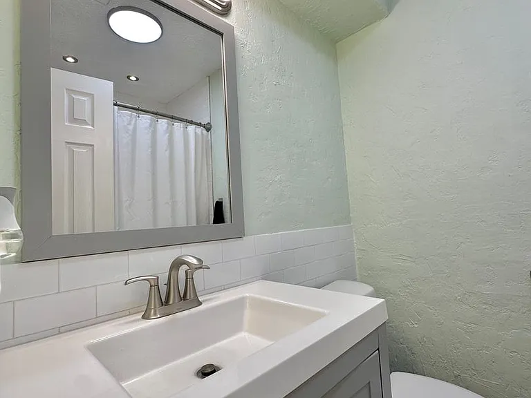 4720 NE Macarthur Cir — Photo 22