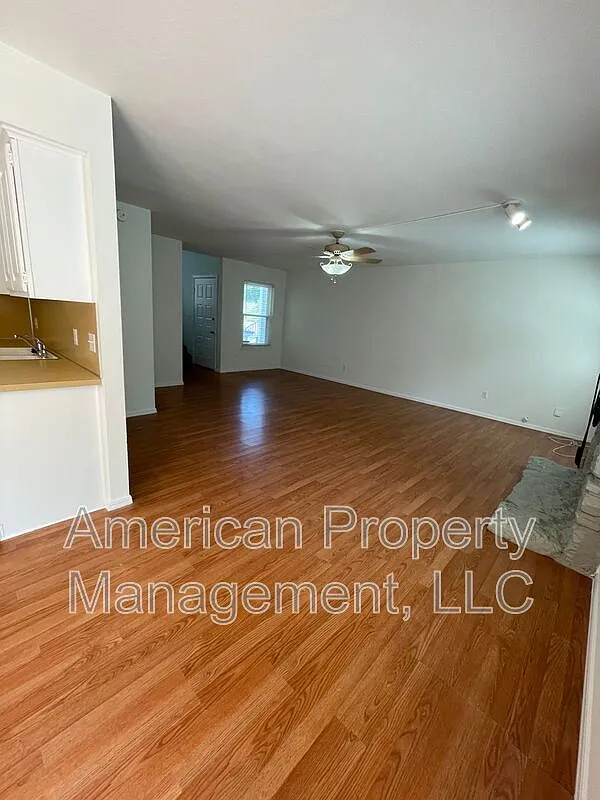 3 bed, 1.5 bath, 1380 sqft, $1,700 — Photo 3