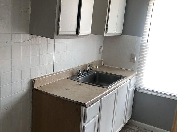 4th image of 6501 Rosemont Ave