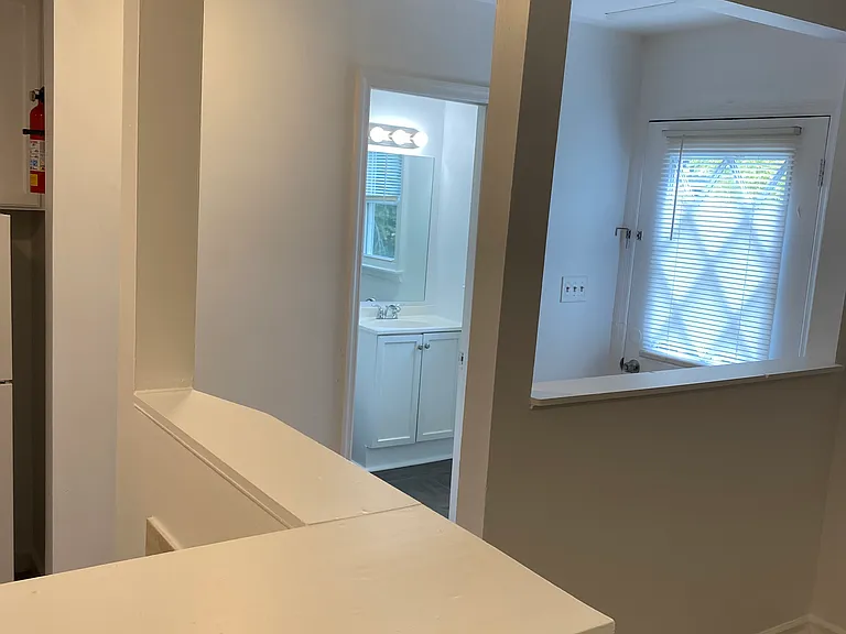 1042 Main St — Photo 7