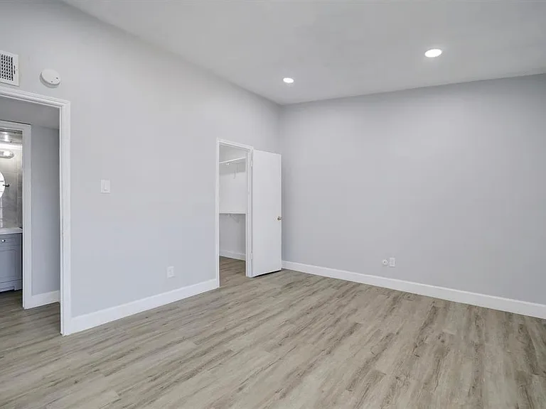 9550 Deering Dr #210 — Photo 4