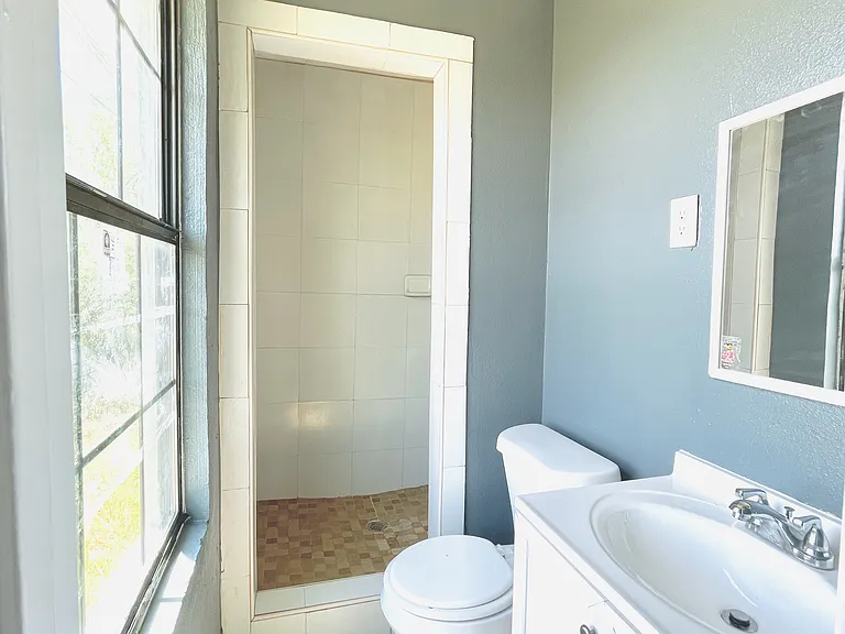 3105 N Hoehn Rd #3 — Photo 8