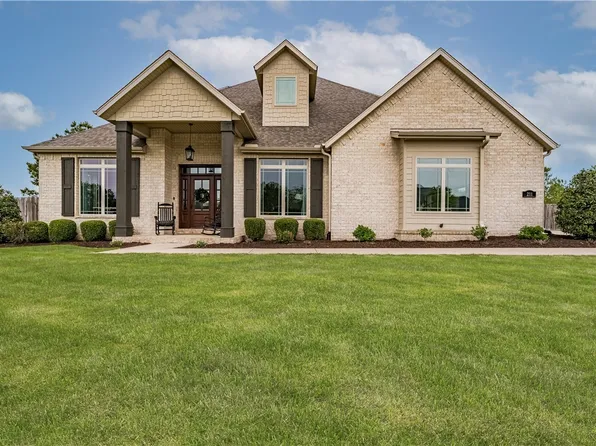 211 S Gleneagle Dr, Cave Springs, AR 72718