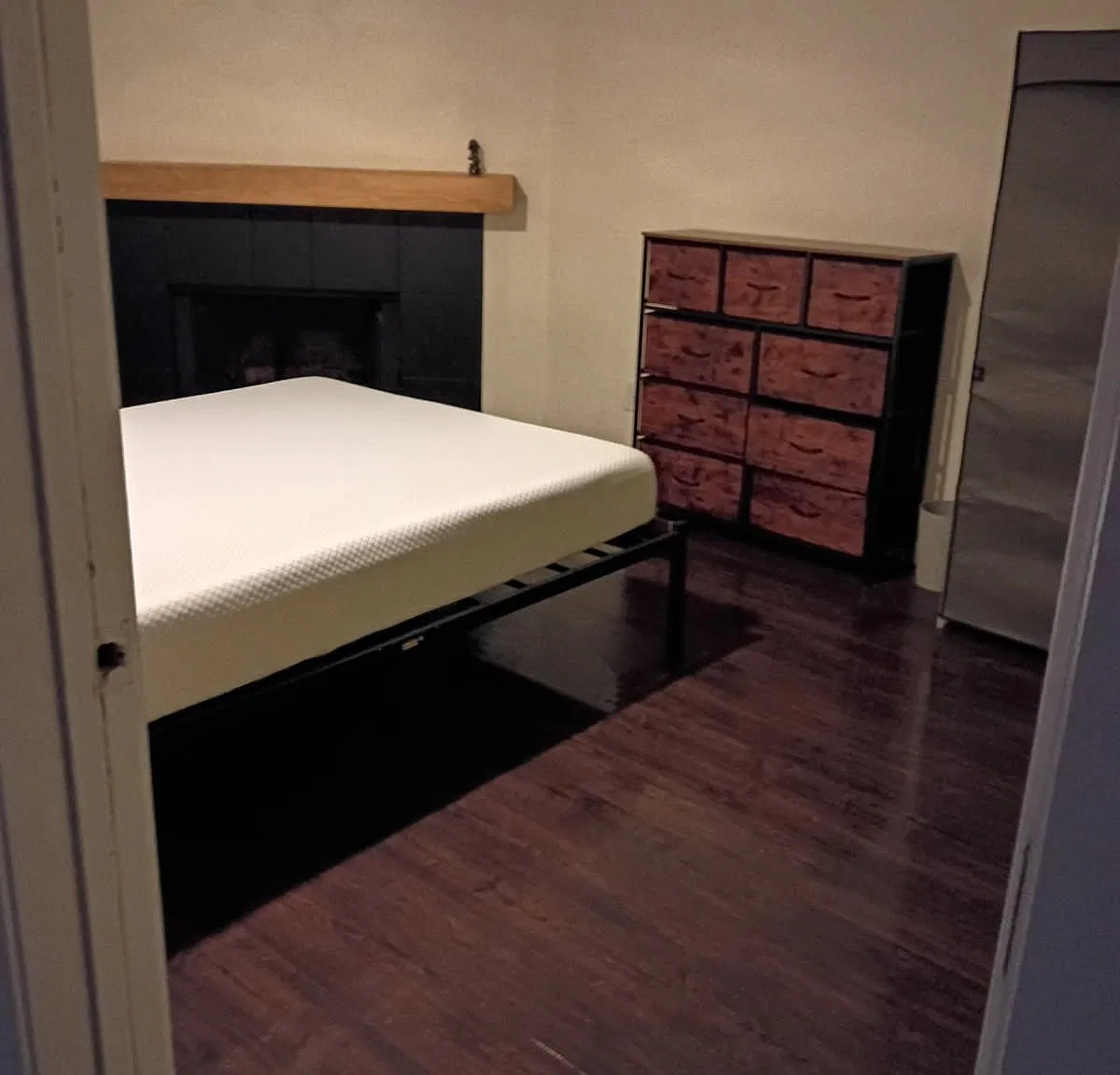 1 bed, 3.0 bath, 2580 sqft, $750 — Photo 2