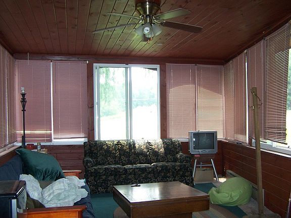 Enclosed heated Fla. Rm off kitchen