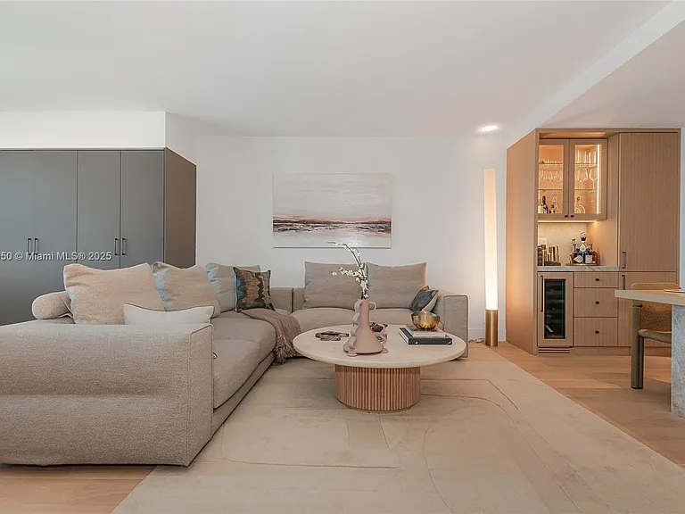 2301 Collins Ave #1527 — Photo 15