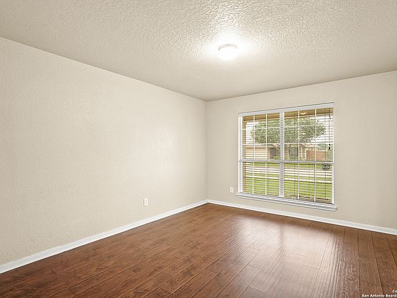 2nd image of 441 ROADRUNNER AVE