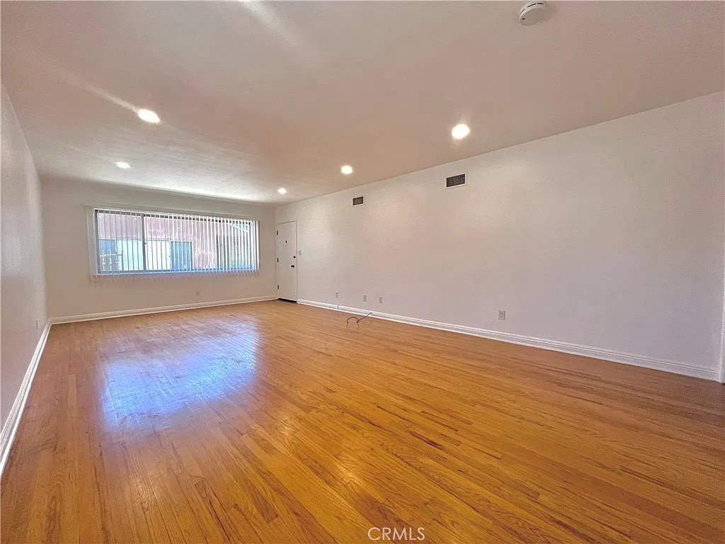 2 bed, 1000 sqft, $2,800 — Photo 4