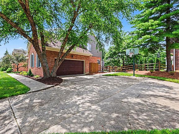 3rd image of 6101 Balsam Dr