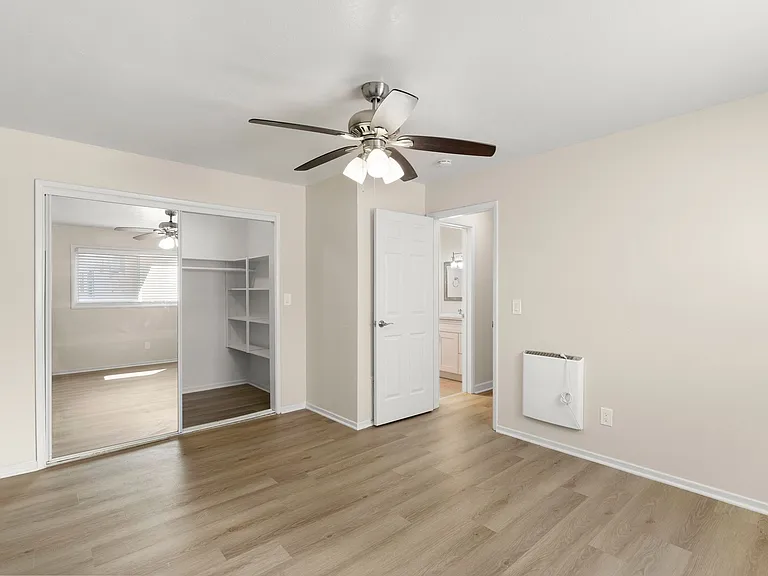 Melrose Manor Apartments - Riverside, CA — Photo 16