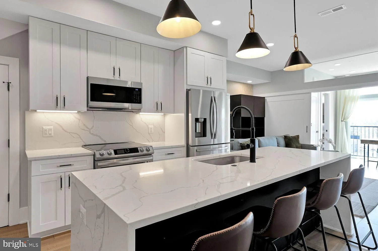 3 bed, 1187 sqft, $3,750 — Photo 3