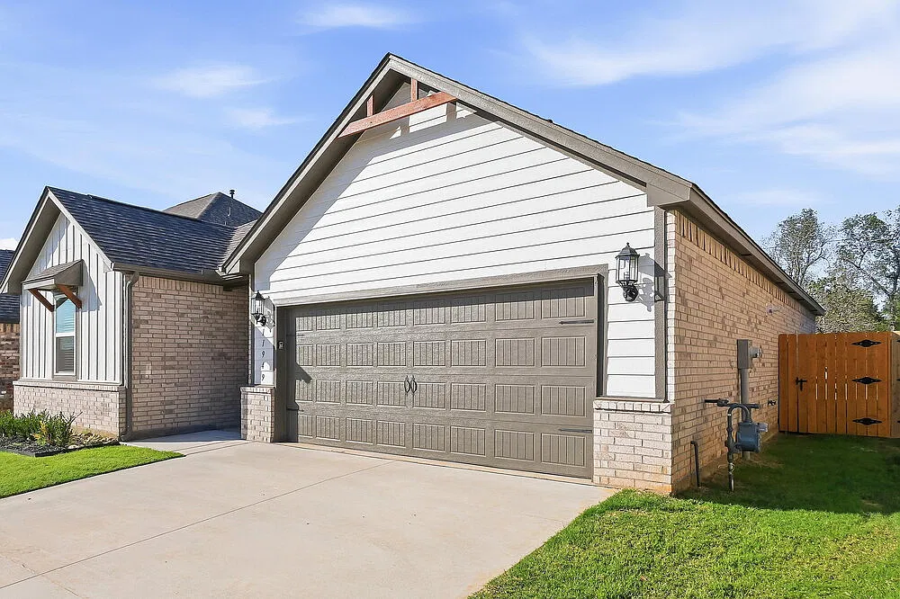 3 bed, 2.0 bath, 1692 sqft, $1,895 — Photo 3