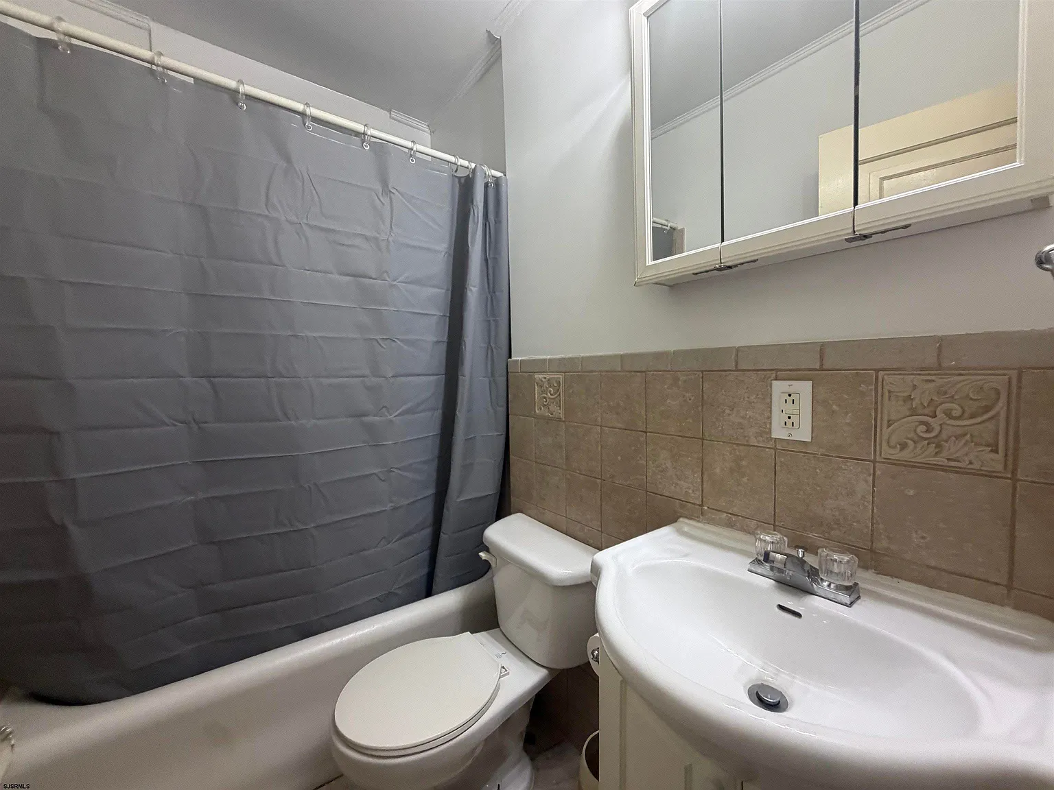 1 bed, 1.0 bath, $1,495 — Photo 2