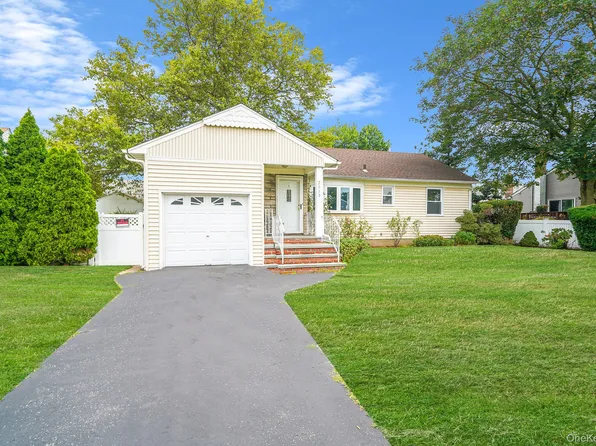 2013 Central Dr N, East Meadow, NY 11554