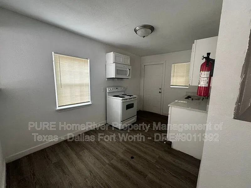 2215 Jb Jackson Jr Blvd — Photo 3