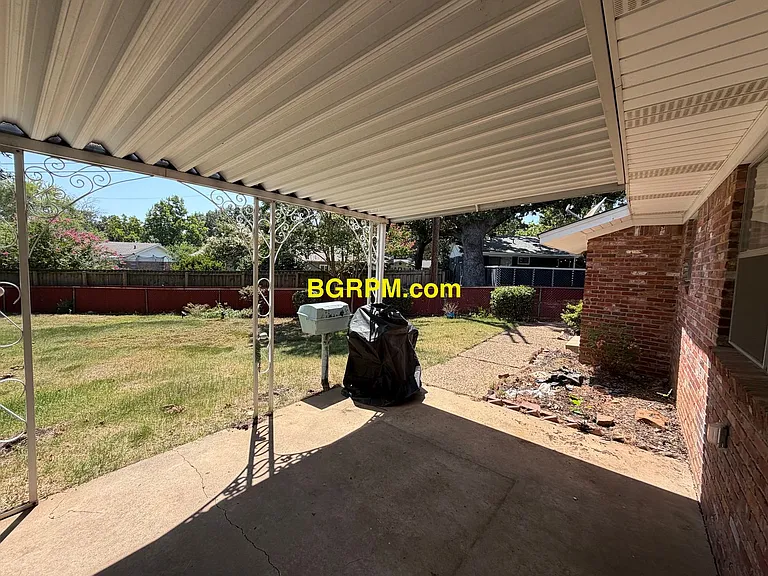 2210 Crestwood Rd — Photo 12