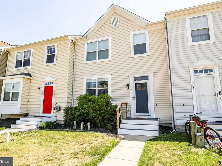 341 Creekside Commons Ct — Photo 1