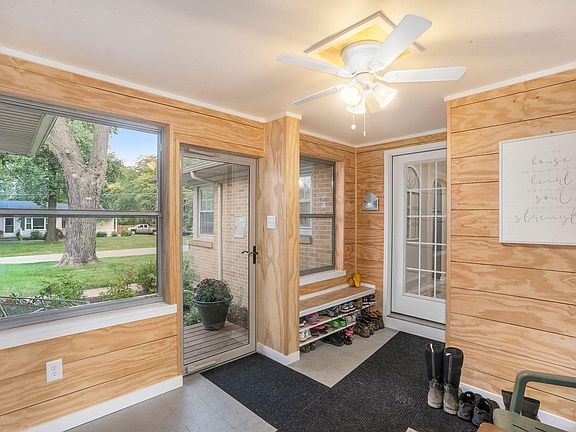 4th image of 2724 7th St NW