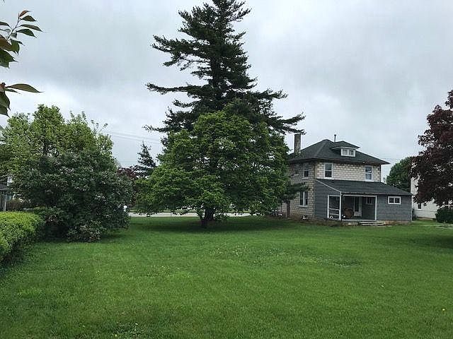 1st image of 372 W Park Ln