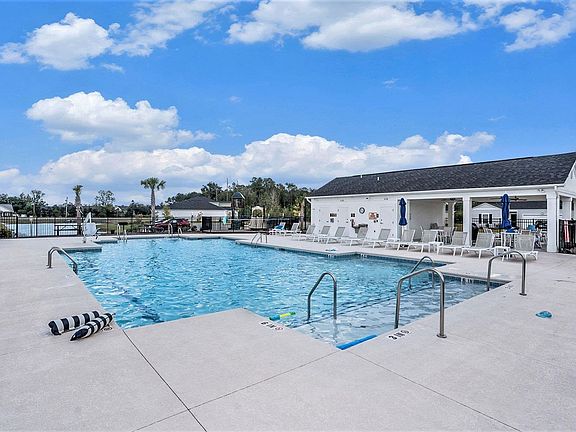 3rd image of 186 Saddle St