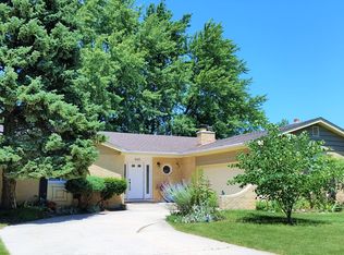 1665 College Ln S, Wheaton, IL 60189