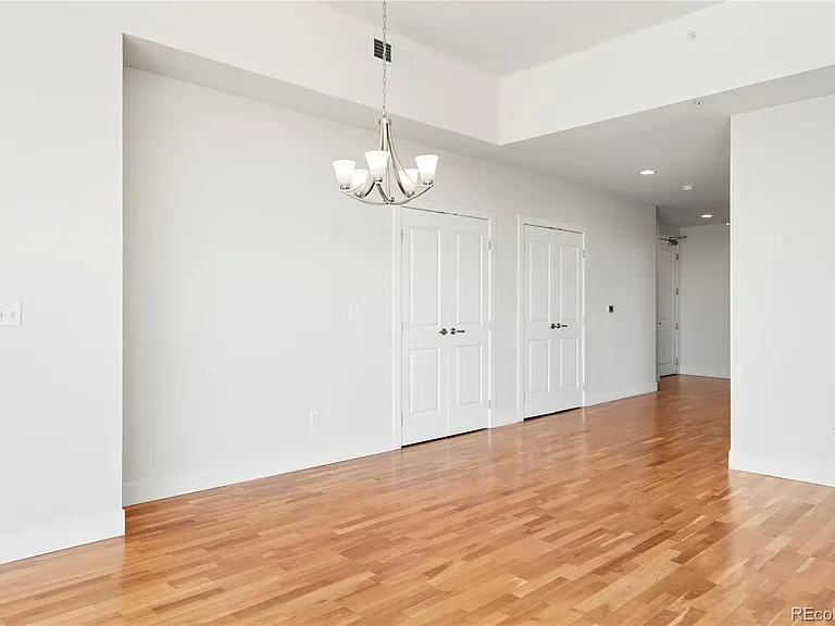 2001 Lincoln St #2422-L — Photo 22