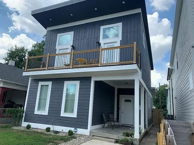 1442 Terrace Ave — Photo 1
