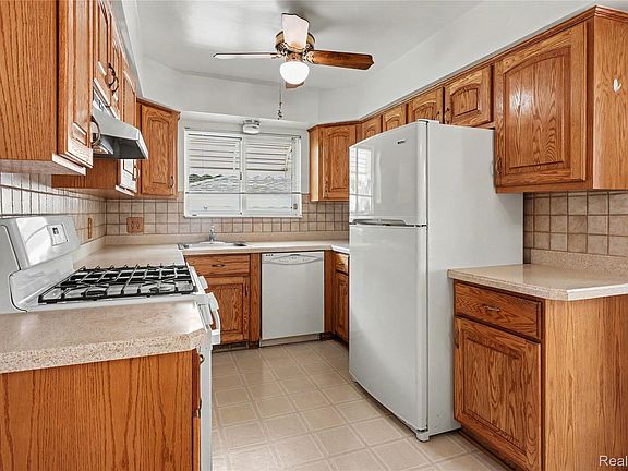 5th image of 26313 Delton St