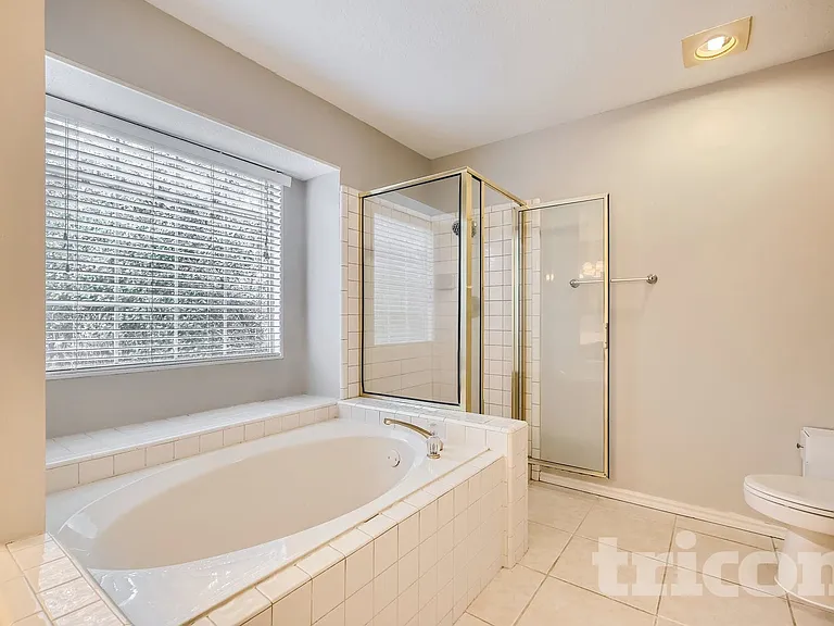 1215 Farnsworth Dr — Photo 12