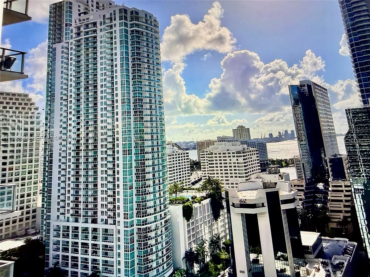 Building Photo - 1050 Brickell Ave #2102