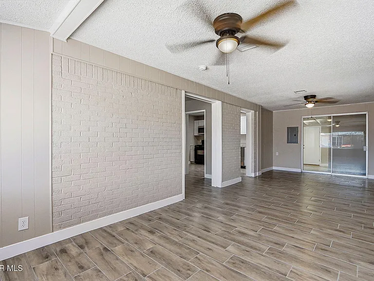 5704 Sage Ct — Photo 14
