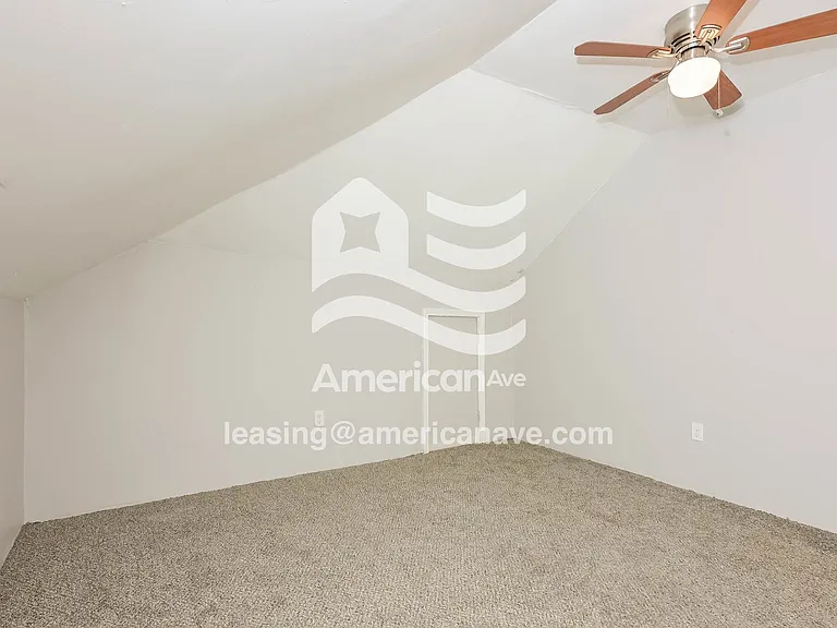 845237_012_bedroom_12.jpg