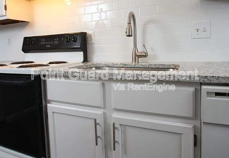 1717 N Vassar Ave — Photo 6