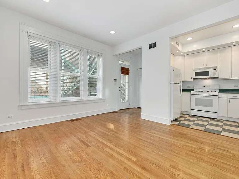 2103 N Kenmore Ave #1R — Photo 6