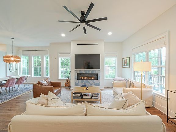 modern gas fireplace, perfect for winter!