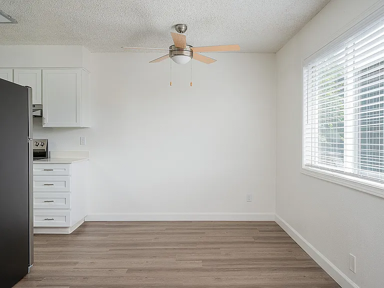 81 Powell — Photo 18