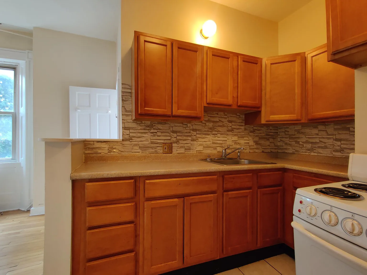 Studio, $1,500 — Photo 4