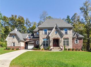 6174 Fox Chase Dr, Davidson, NC 28036