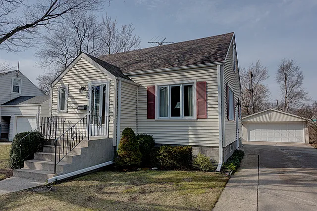 18428 Wentworth Ave photo 1