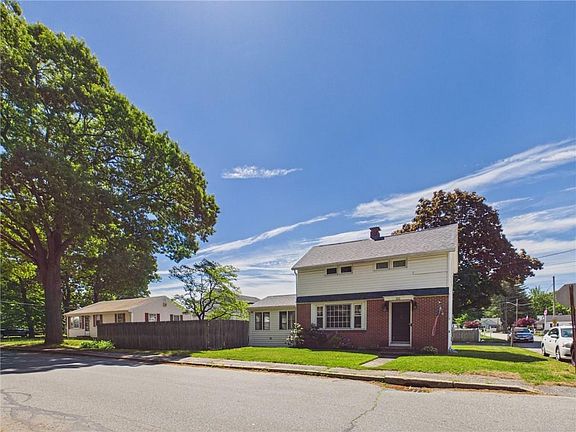 2nd image of 122 Gordon Ave