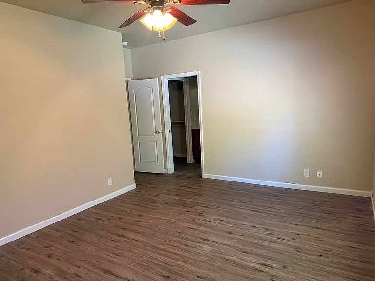 1550 Freeman Way — Photo 3