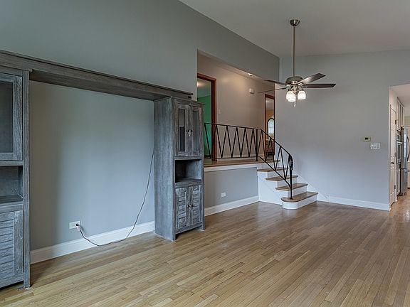 4th image of 407 Forest Preserve Dr