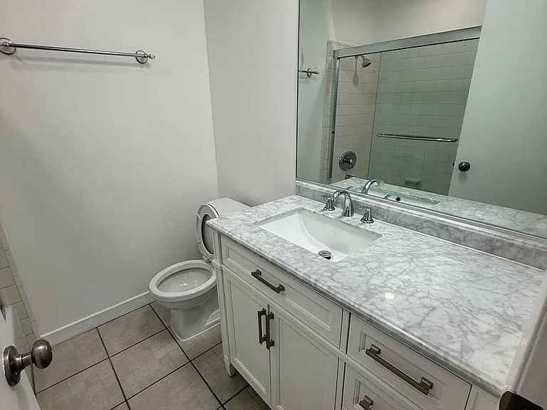 816 Westmount Drive LP — Photo 16