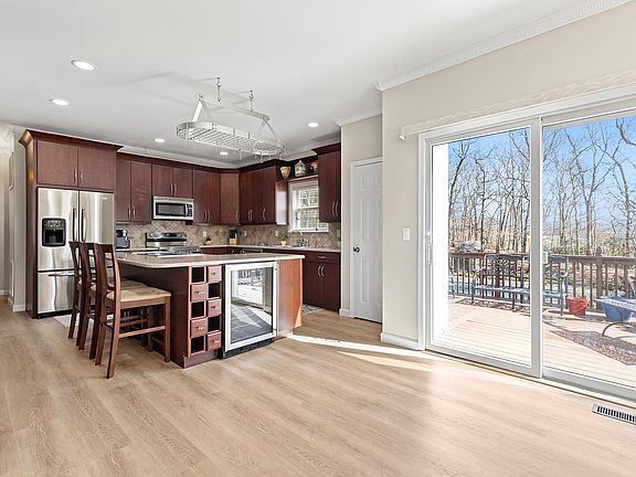 5th image of 150 Farm Rd E